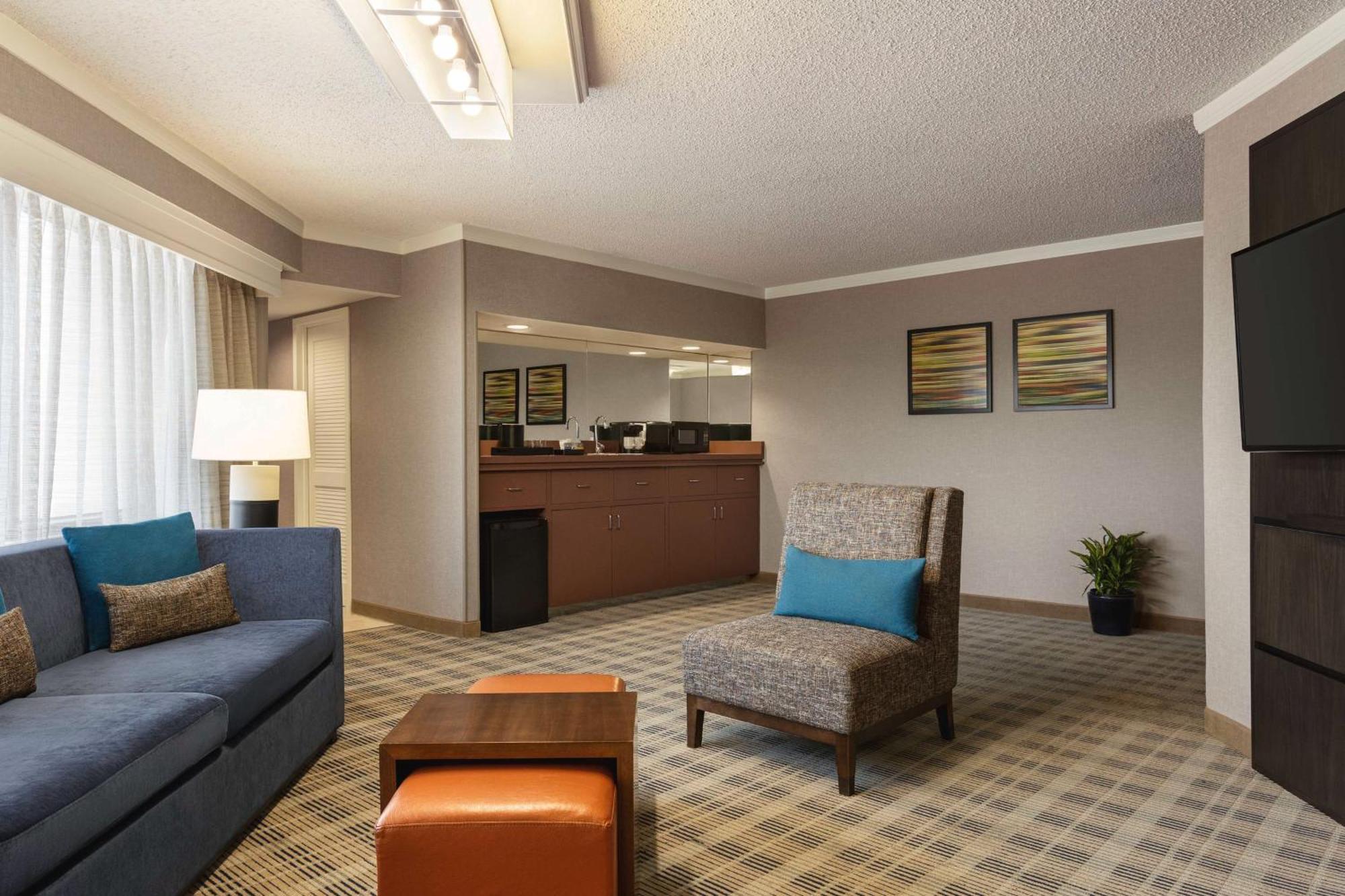 เอมบาสซี สวีท โฮเต็ล แคนซัสซิตี้ โอเวอร์แลนด์พาร์ค Hotel ภายนอก รูปภาพ