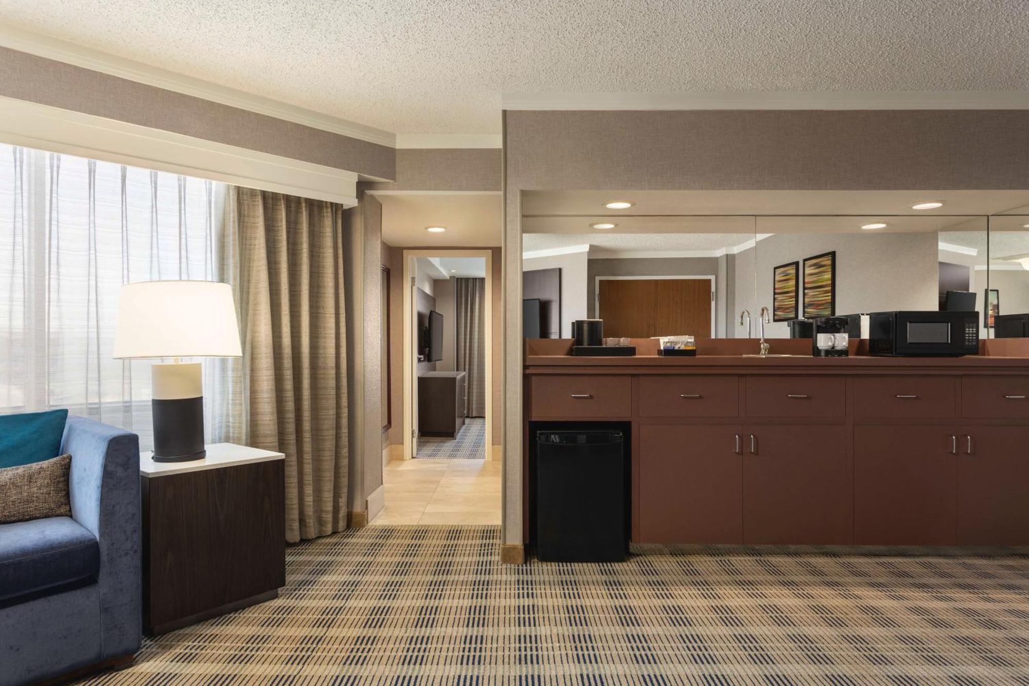 เอมบาสซี สวีท โฮเต็ล แคนซัสซิตี้ โอเวอร์แลนด์พาร์ค Hotel ภายนอก รูปภาพ